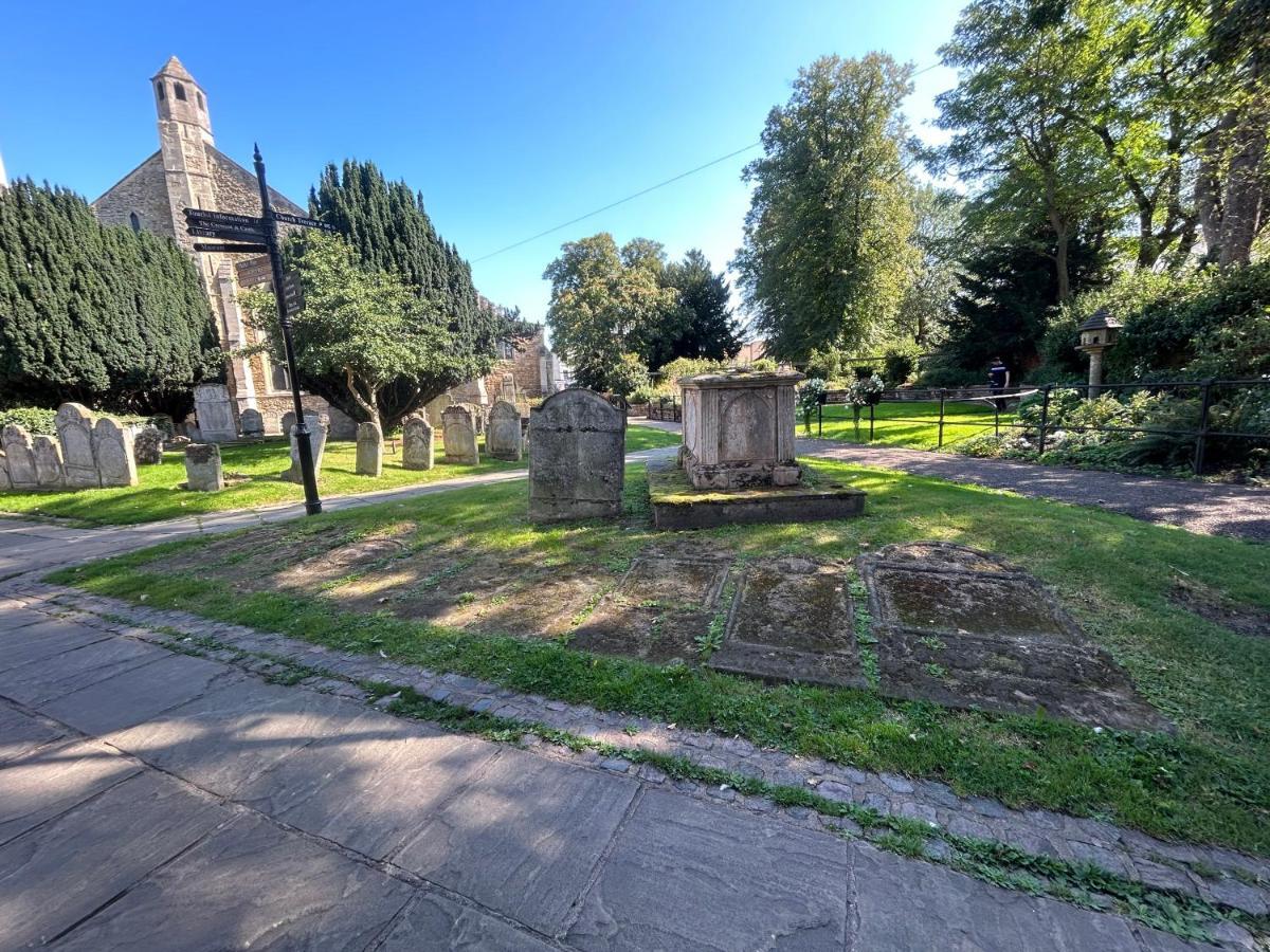 Park View Is A Beautiful Whole Entire House Close To Town Centre, Sleeps 8 In 4 Rooms, 2 Doubles And 4 Single Beds With 2 Shower Rooms, Available For Holidays, Insurance Stays, Trades People, Contractors, Pets Welcome Wisbech Exterior foto
