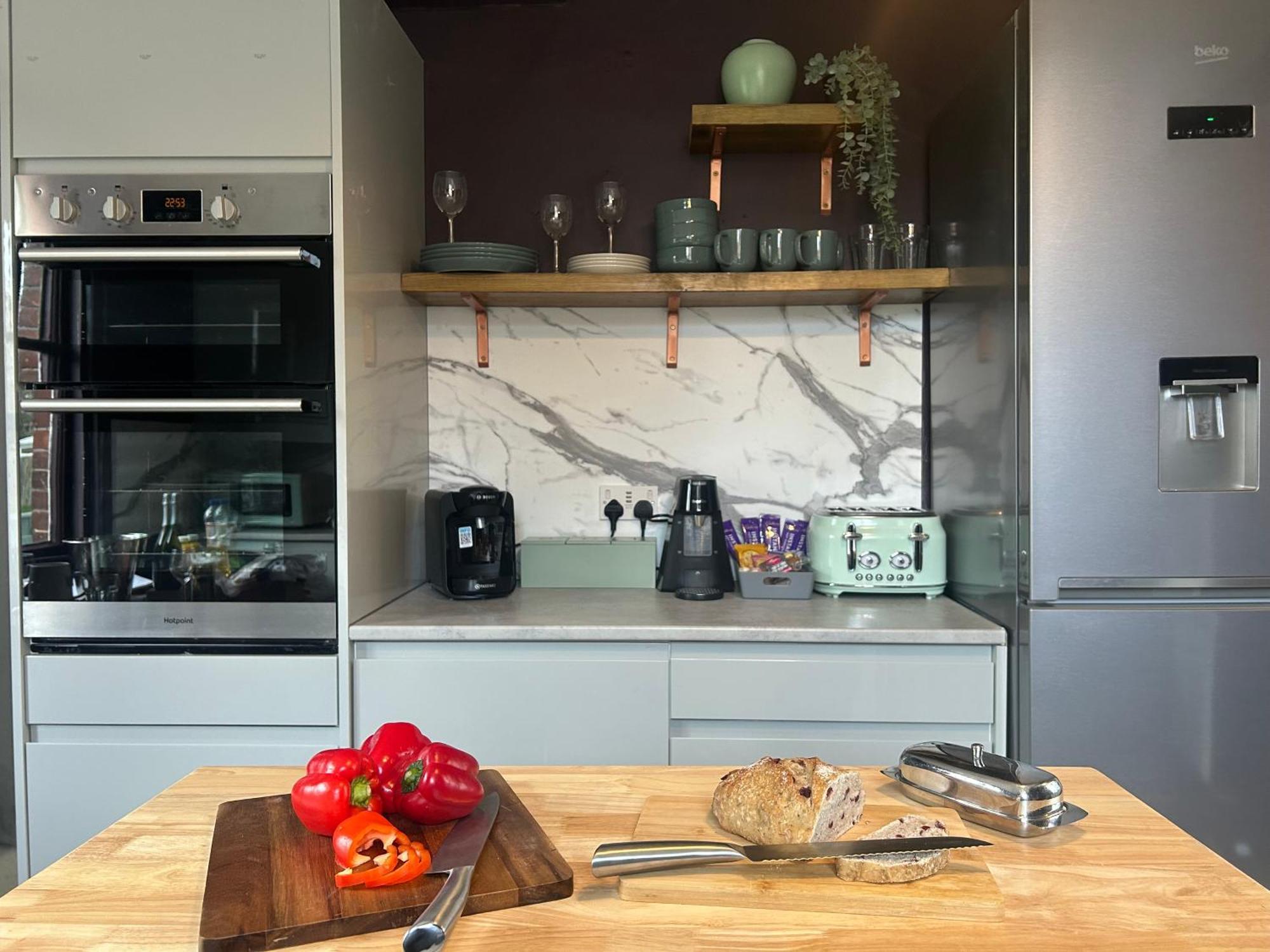 Park View Is A Beautiful Whole Entire House Close To Town Centre, Sleeps 8 In 4 Rooms, 2 Doubles And 4 Single Beds With 2 Shower Rooms, Available For Holidays, Insurance Stays, Trades People, Contractors, Pets Welcome Wisbech Exterior foto