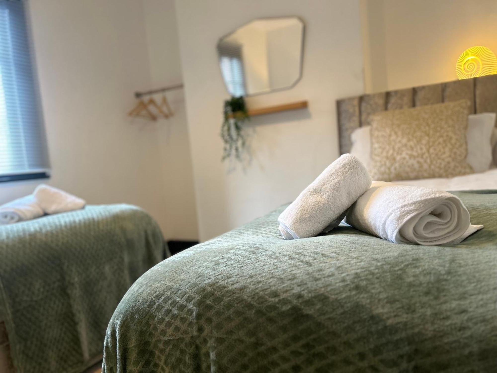 Park View Is A Beautiful Whole Entire House Close To Town Centre, Sleeps 8 In 4 Rooms, 2 Doubles And 4 Single Beds With 2 Shower Rooms, Available For Holidays, Insurance Stays, Trades People, Contractors, Pets Welcome Wisbech Exterior foto