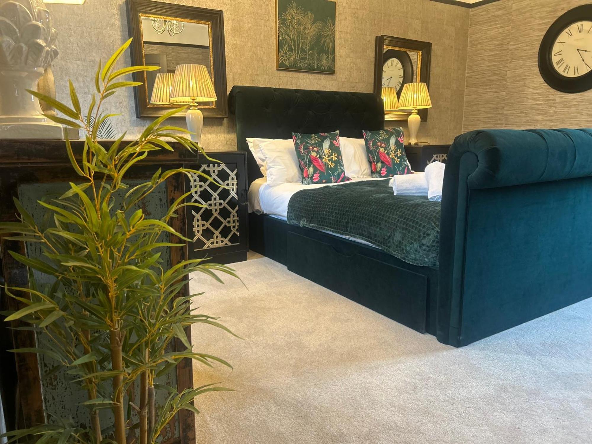 Park View Is A Beautiful Whole Entire House Close To Town Centre, Sleeps 8 In 4 Rooms, 2 Doubles And 4 Single Beds With 2 Shower Rooms, Available For Holidays, Insurance Stays, Trades People, Contractors, Pets Welcome Wisbech Exterior foto