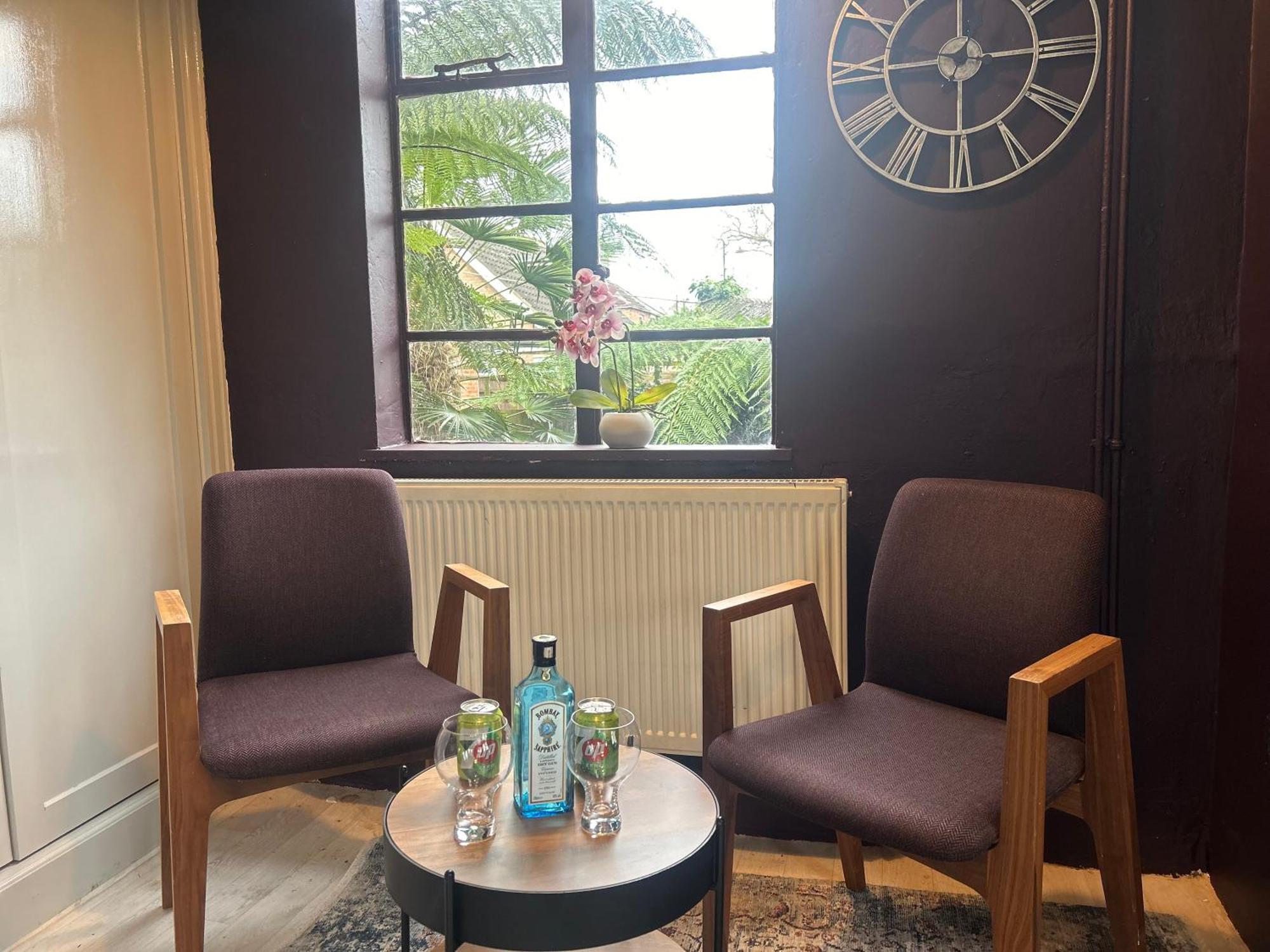 Park View Is A Beautiful Whole Entire House Close To Town Centre, Sleeps 8 In 4 Rooms, 2 Doubles And 4 Single Beds With 2 Shower Rooms, Available For Holidays, Insurance Stays, Trades People, Contractors, Pets Welcome Wisbech Exterior foto